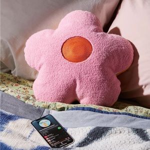 NWT iScream Daisy Throw Pillow Bluetooth Speaker